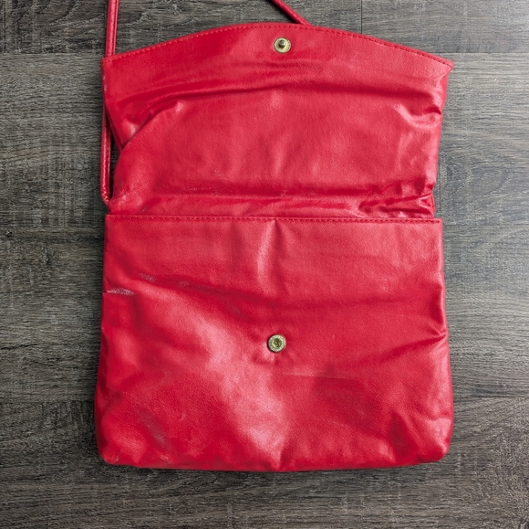 Vintage 1980s Bright Red Vinyl Fold Over Shoulder Bag - Picture 2 of 8